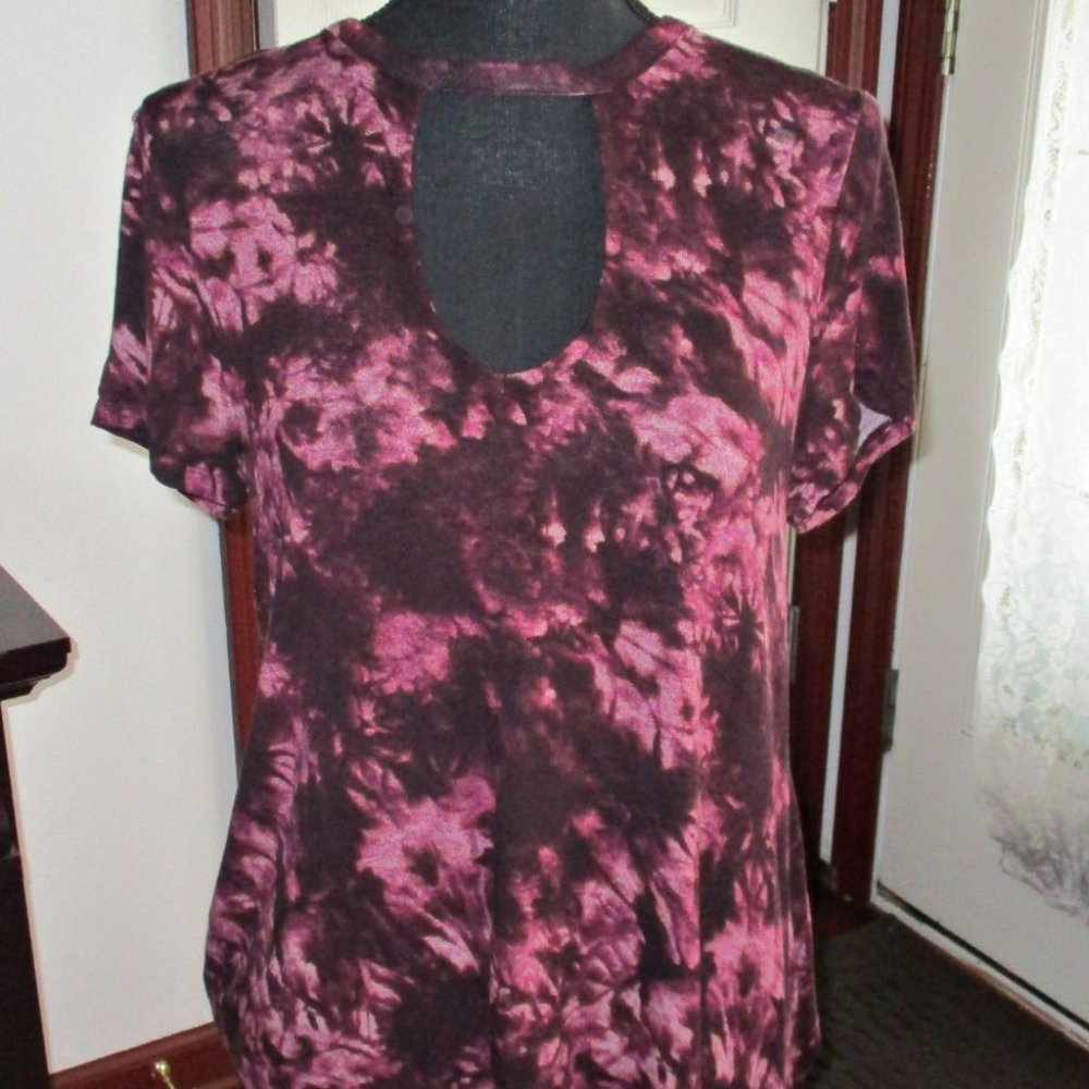 Asymmetrical Hem V-Neck Keyhole Tunic Shirt by Mudd-Size L